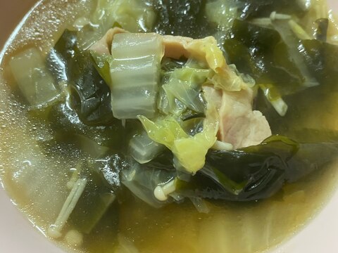 白菜とわかめの中華風スープ